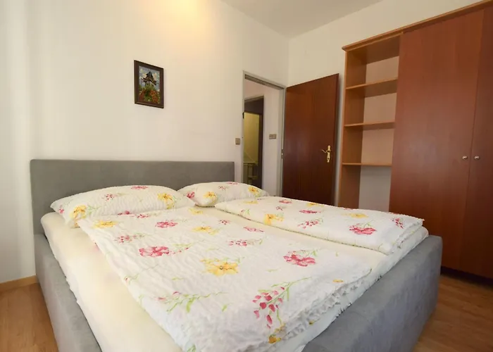 Frane 3 By Interhome Vantacici