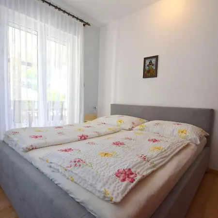 Frane 3 By Interhome * Vantacici